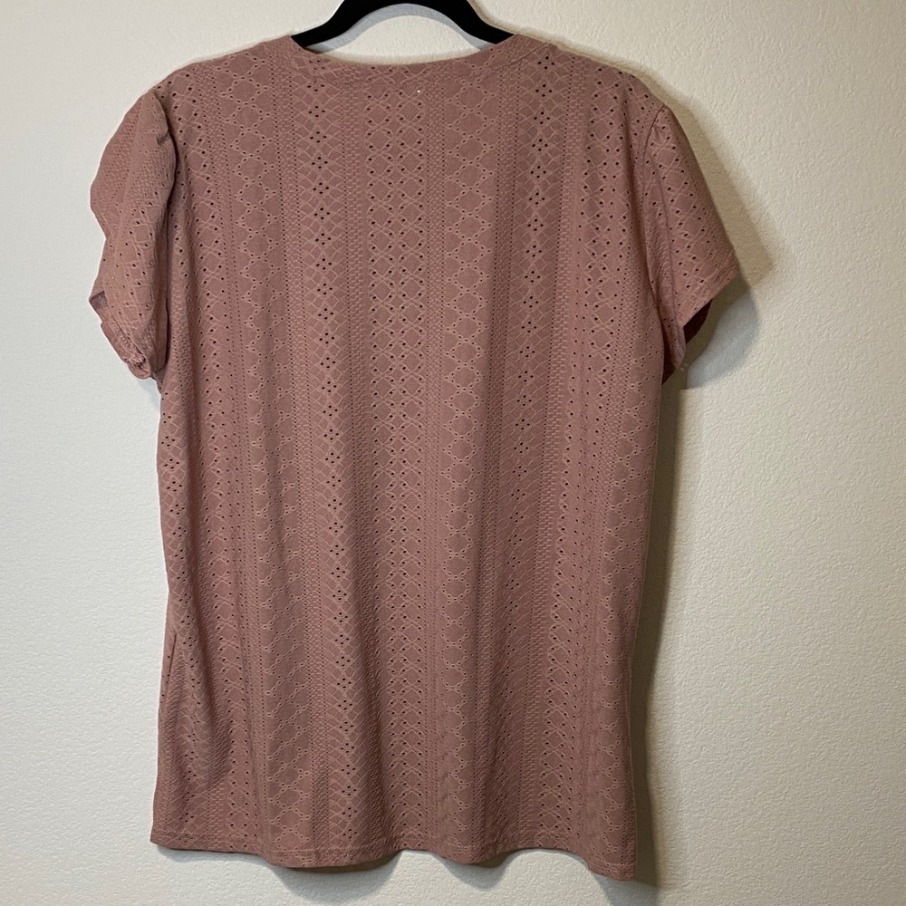 XXL Women's Top in Dusty Pink Eyelet Design - Picture 3 of 6